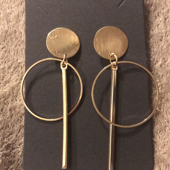 Gold Circle Design Earrings - Picture 4 of 4